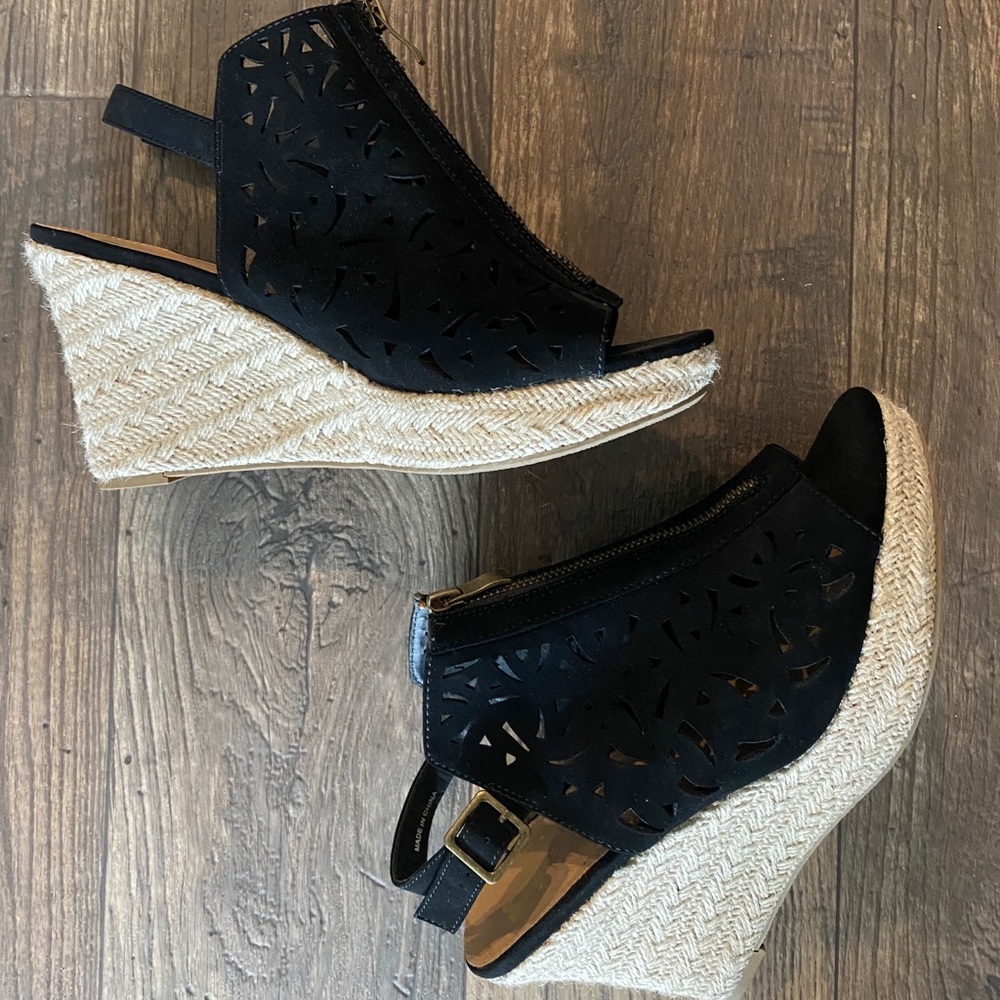 black wedges